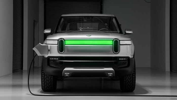 e. rivian r1t front charge indicator