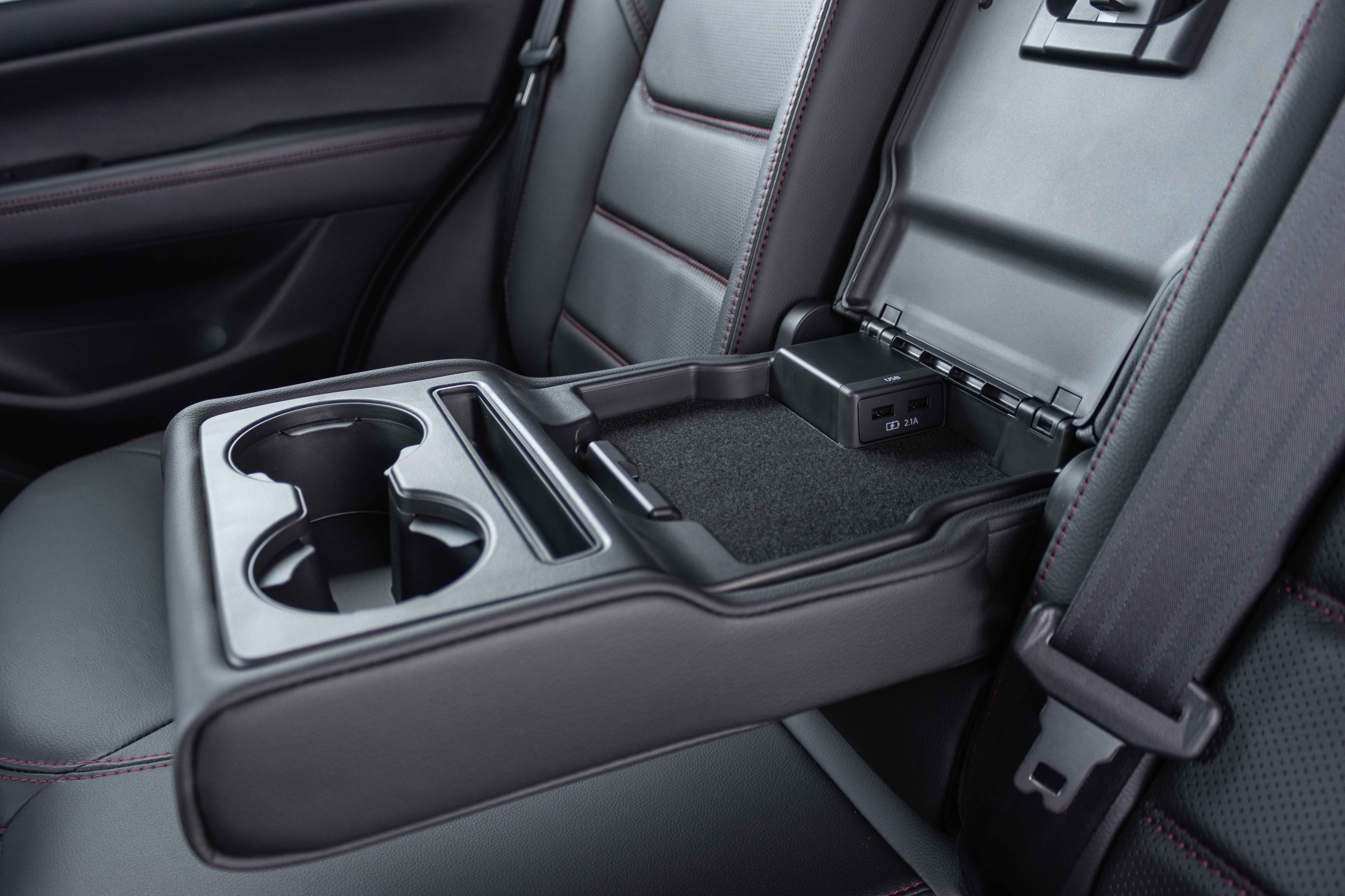 2022 Mazda CX-5 2.0 Luxury (Sports) Singapore - Rear armrest with USB ports