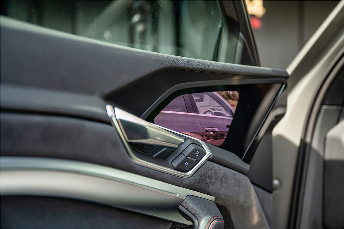 2023 Audi Q8 e-tron 55 First Drive Singapore - Virtual mirror