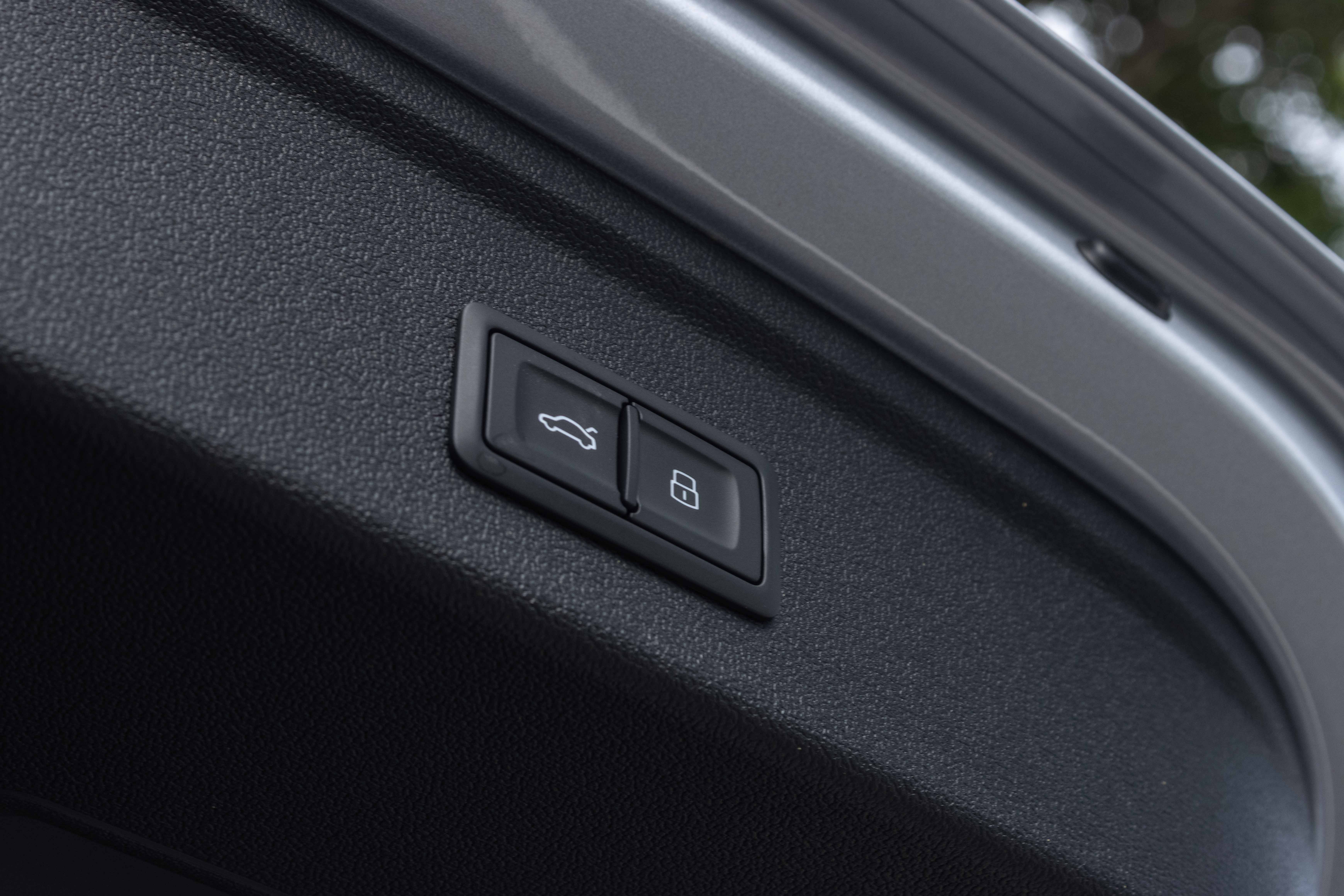 2022 Audi A3 Sportback 1.0 TFSI S tronic Singapore - Boot buttons