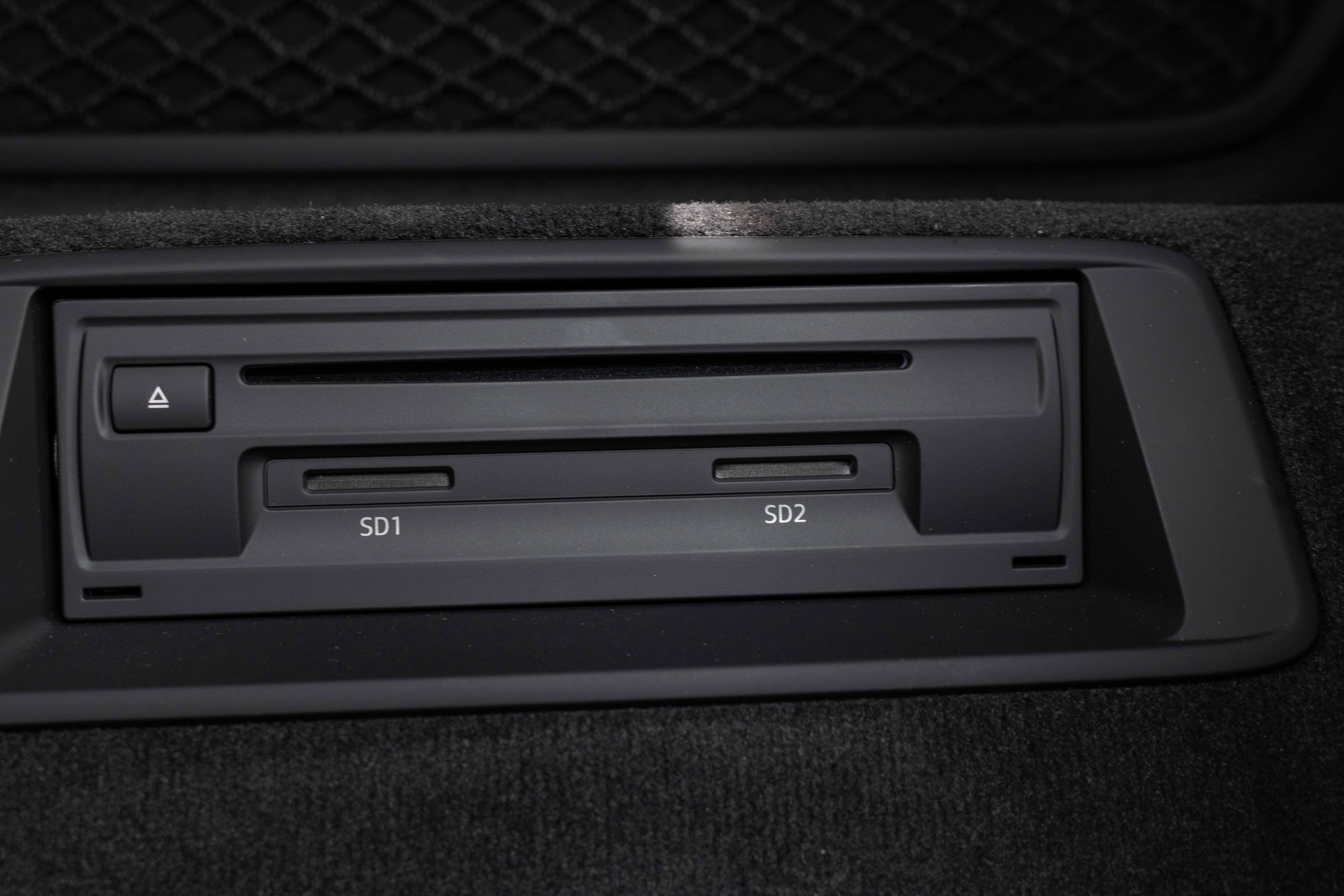 2022 Audi R8 RWD Performance Singapore - CD Player & SD card reader