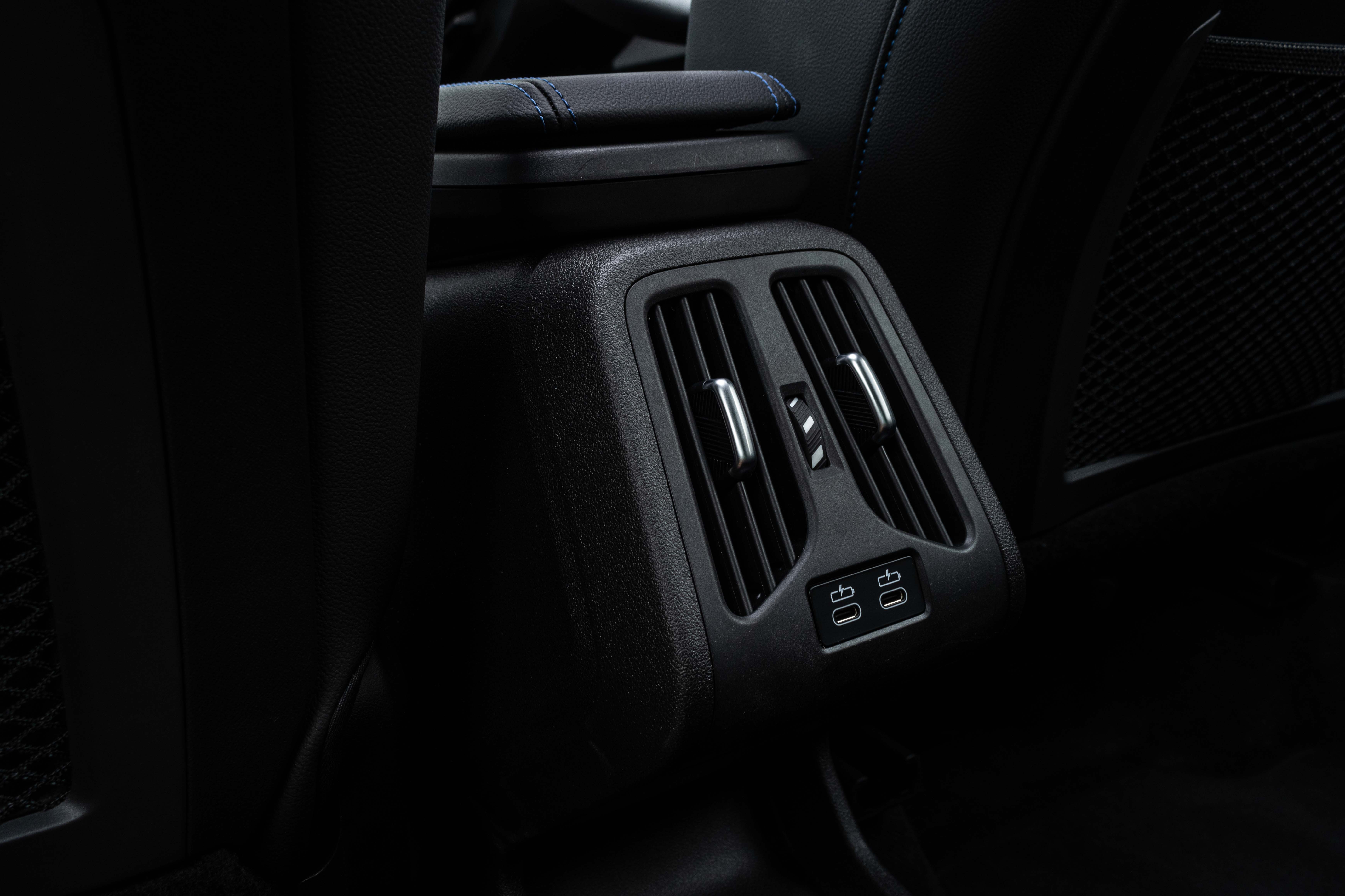 BMW 218i Active Tourer M Sport Singapore - Rear air-conditioning vents