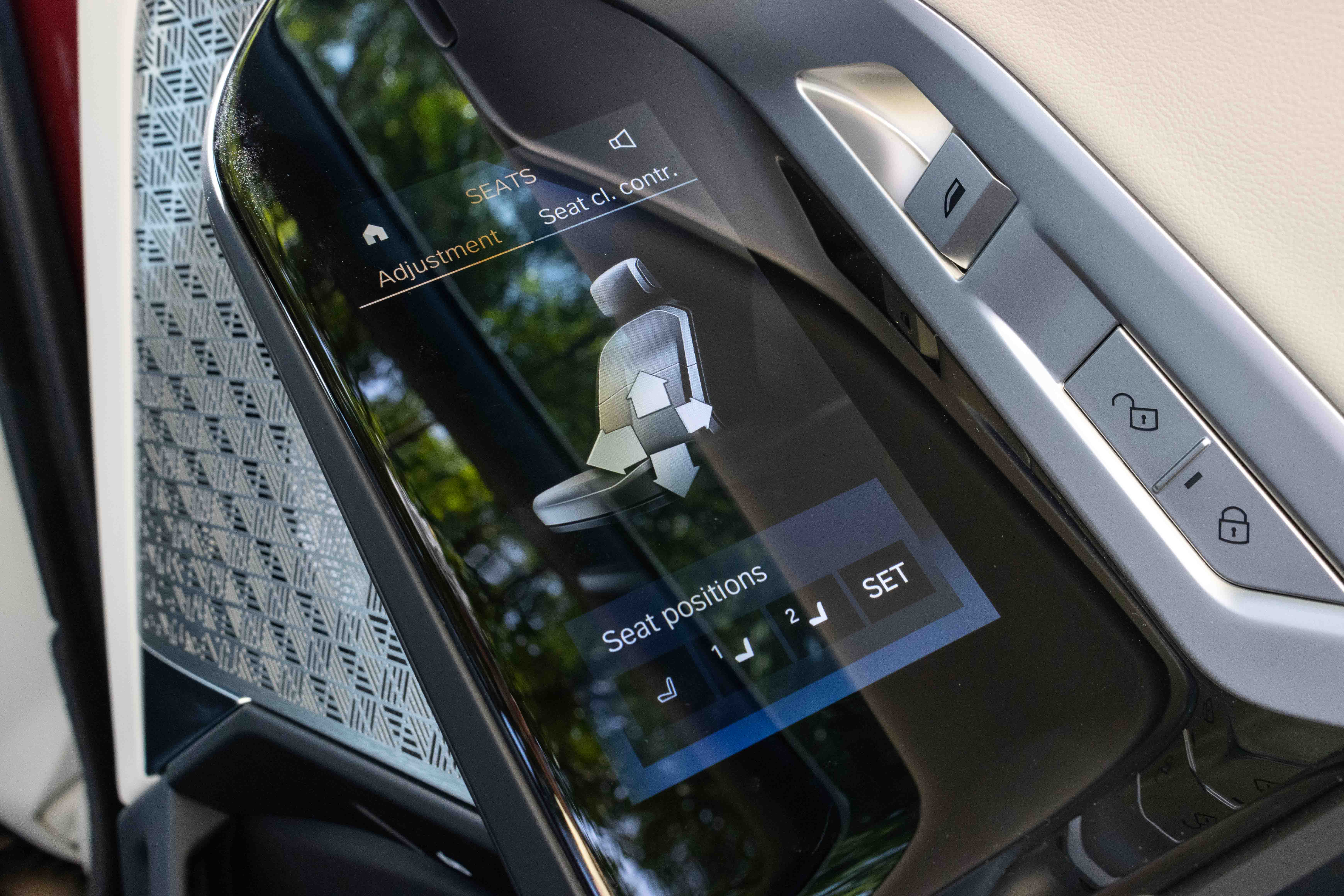 2022 BMW i7 xDrive60 Pure Excellence Singapore - 5.5-inch touchpad