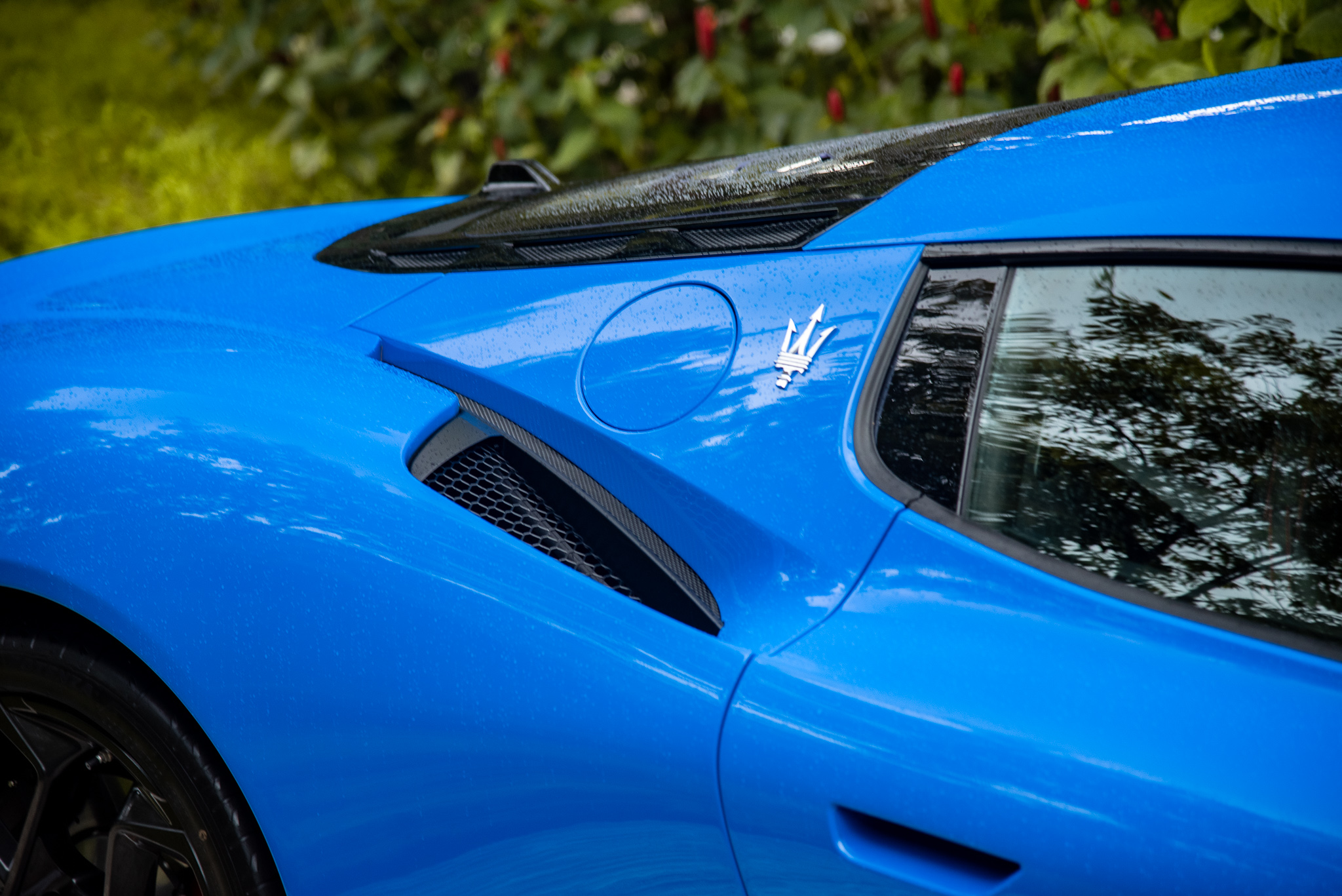 Maserati MC20 blu infinito