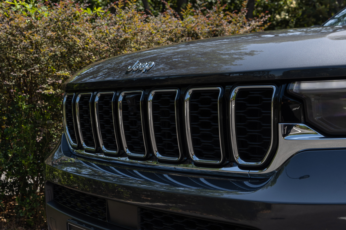 2023 Jeep Grand Cherokee 2.0 Turbo Singapore - Grille detail