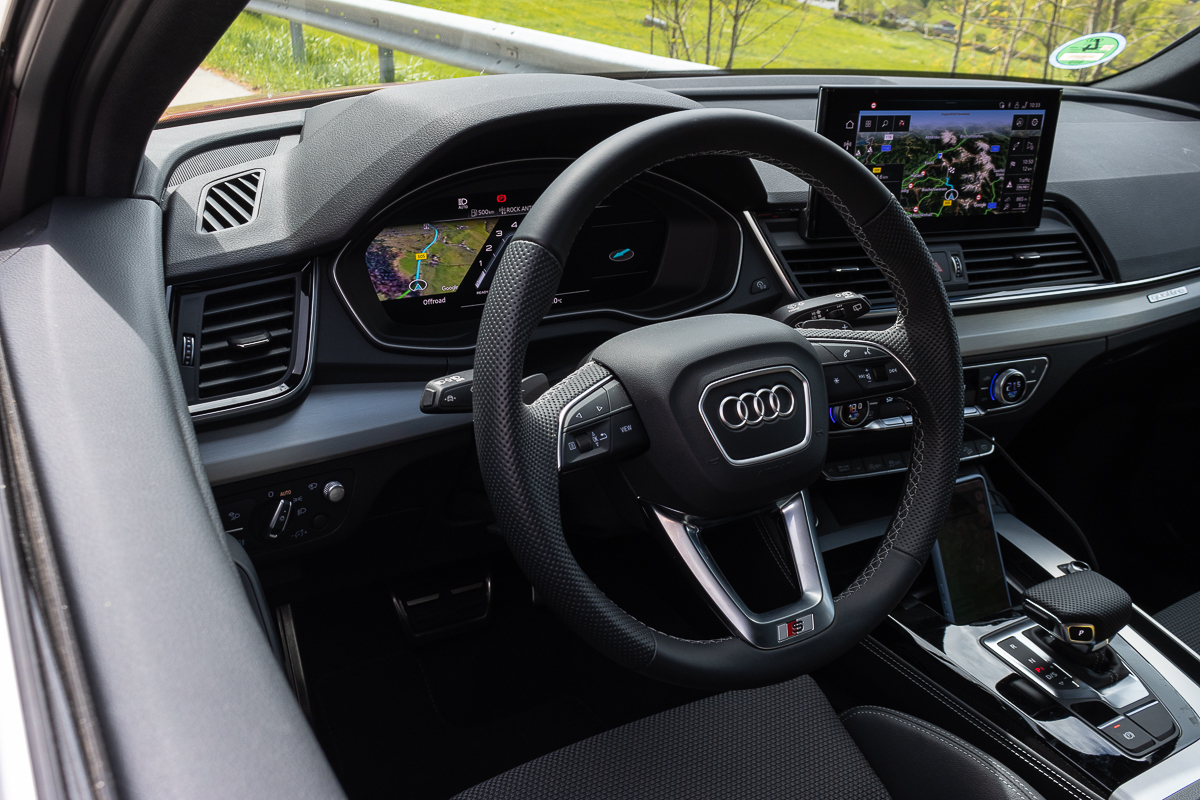 2022 Audi Q5 2.0 S Line Review Germany : Dashboard