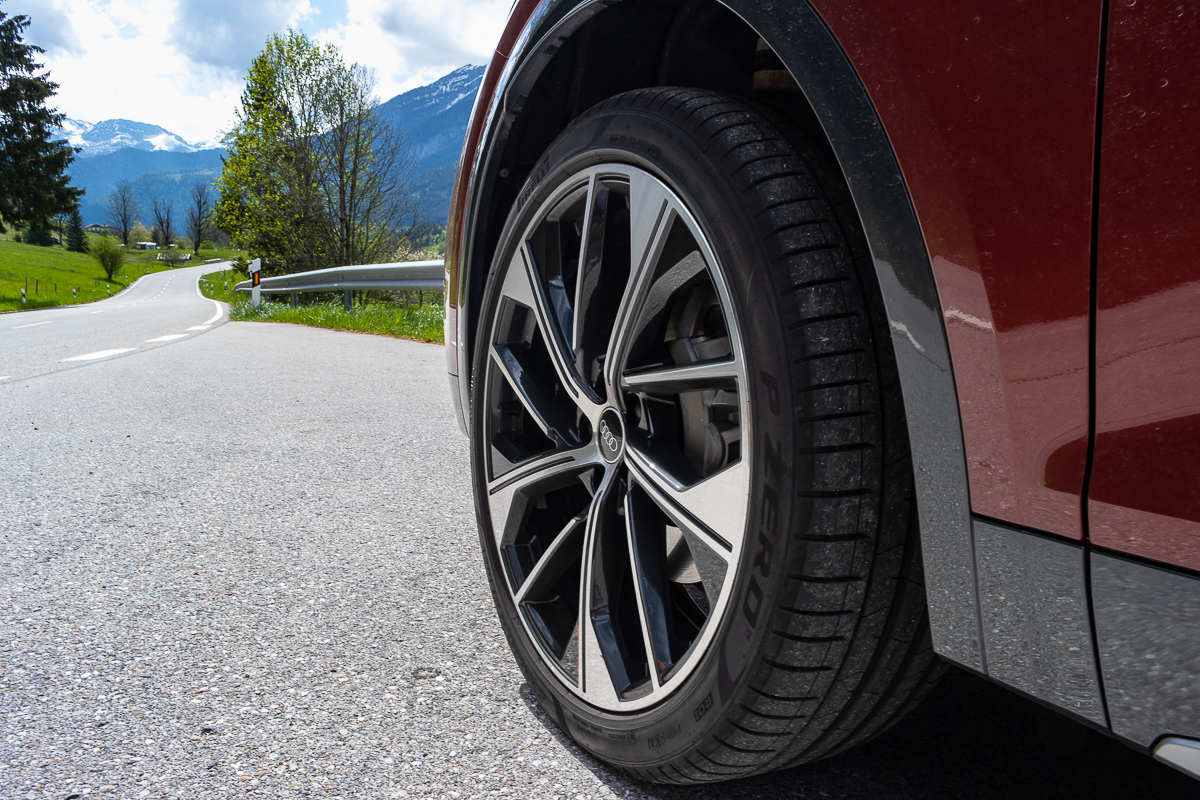 2022 Audi Q5 2.0 S Line Review Berchtesgaden Germany : Rim detail