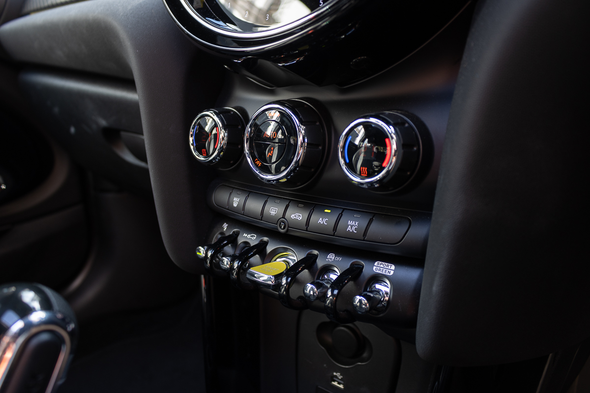 2022 Mini Electric Resolute Edition Singapore - Air-conditioning switches