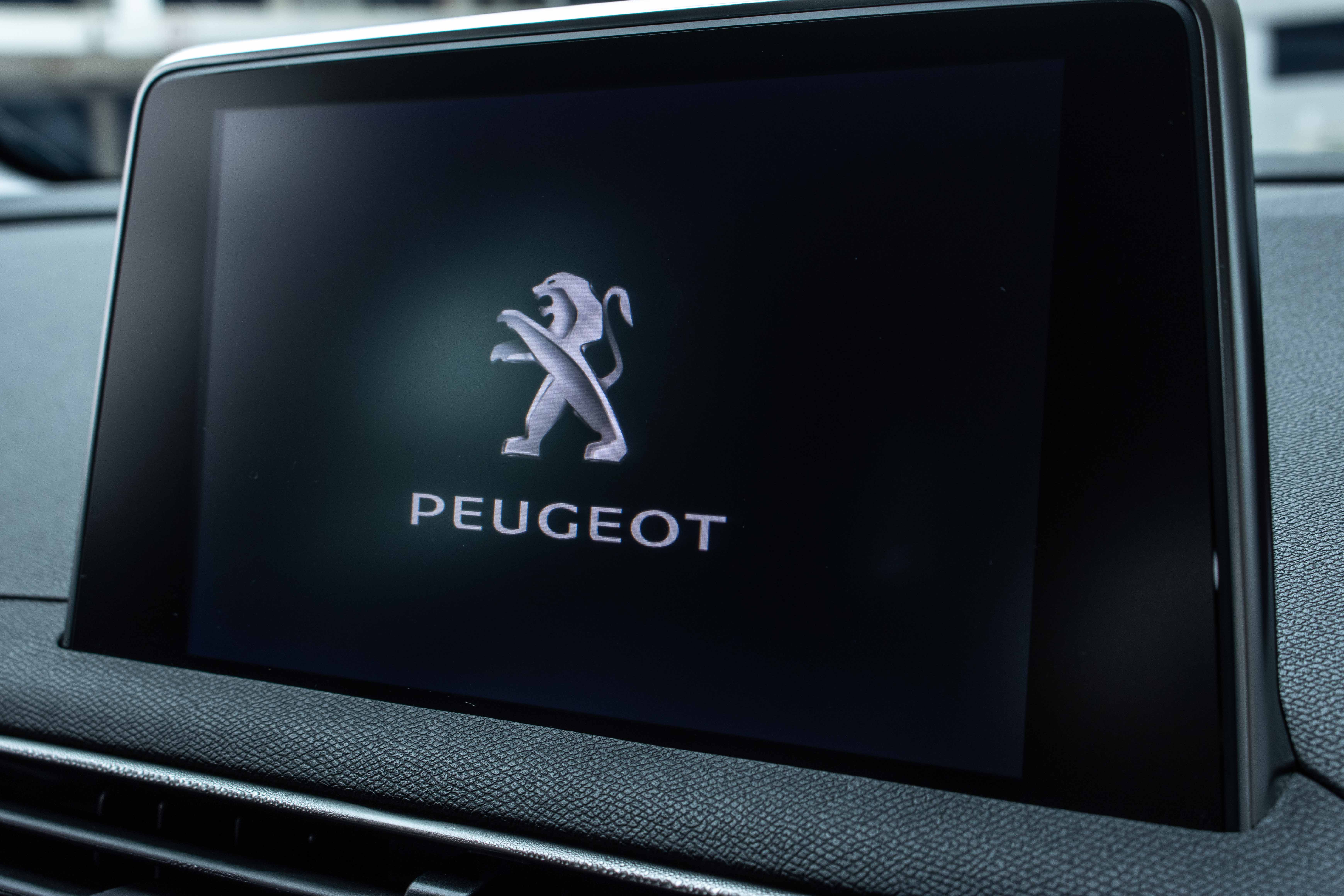 2021 Peugeot 5008 1.2 PureTech EAT8 7 Seater Active Premium Singapore - Infotainment screen