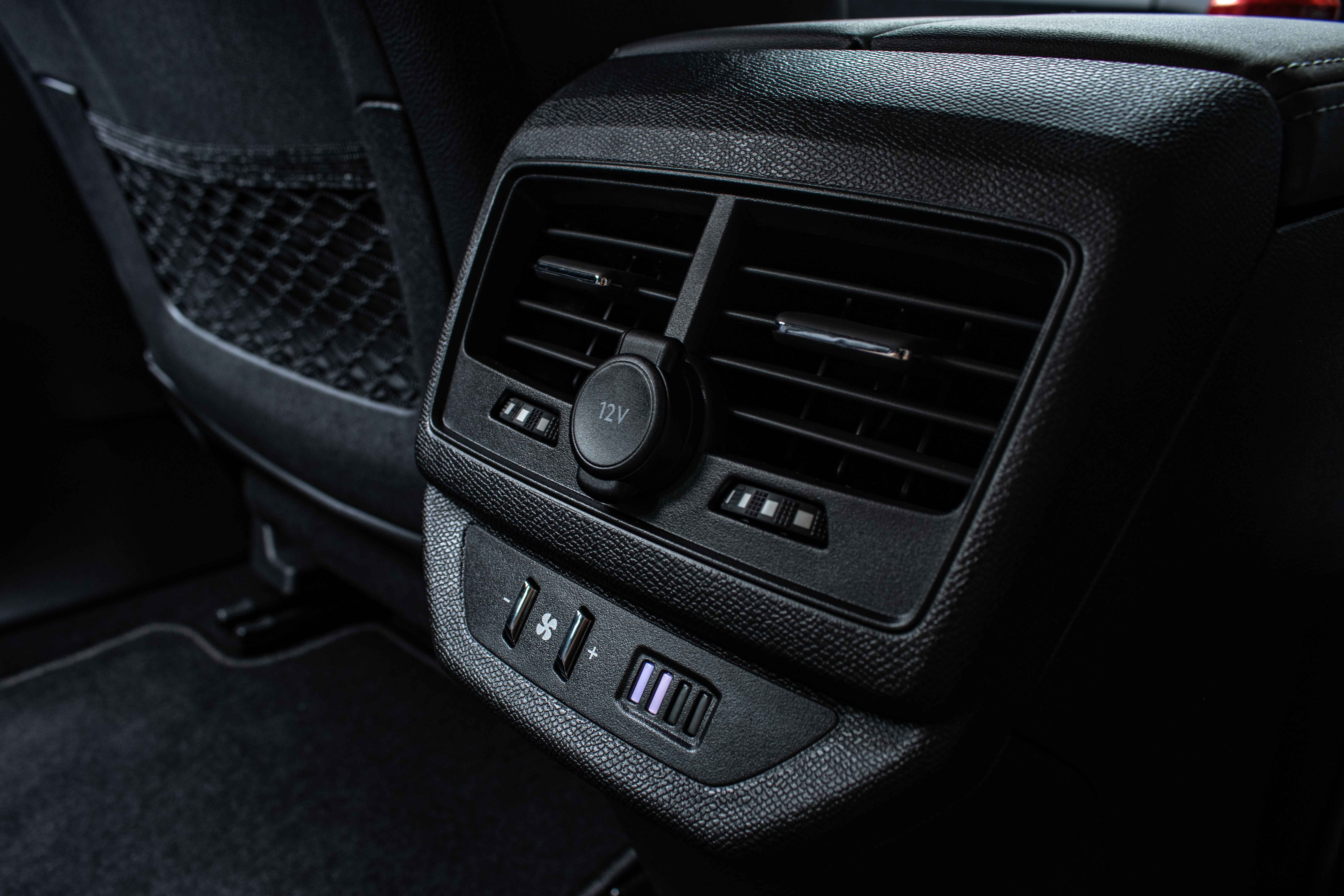 2021 Peugeot 5008 1.2 PureTech EAT8 7 Seater Active Premium Singapore - middle row air-conditioning vents