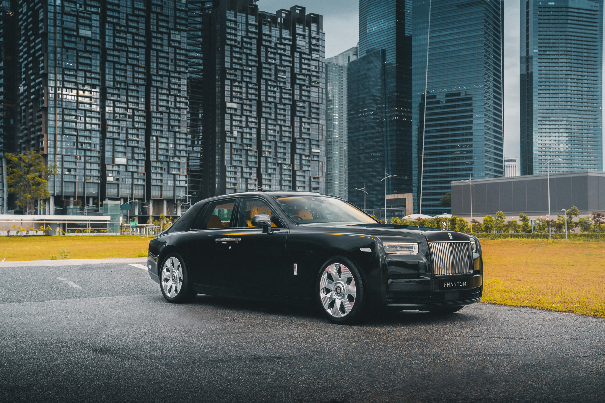 Rolls-Royce Phantom Series II front quarter