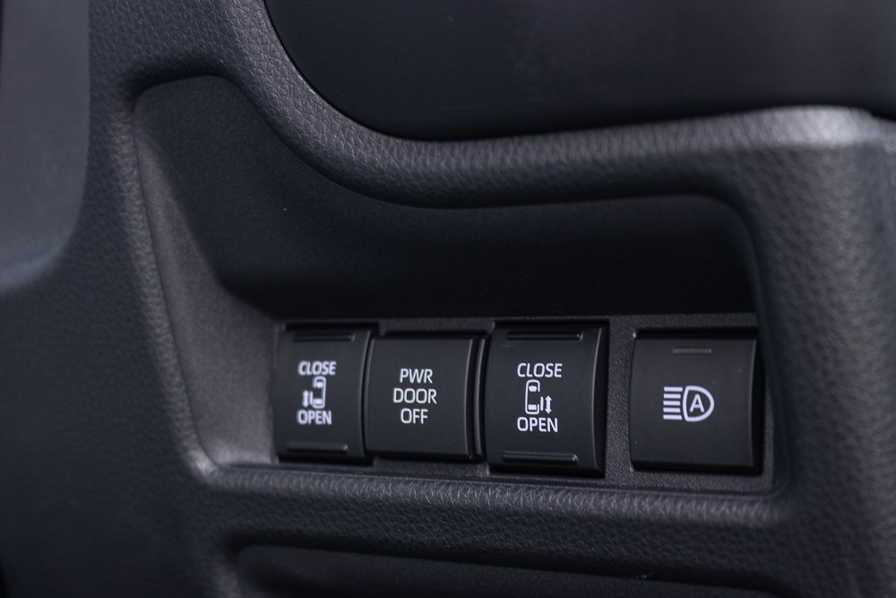 2022 Toyota Sienta 1.5 Elegance Singapore - Electric door buttons