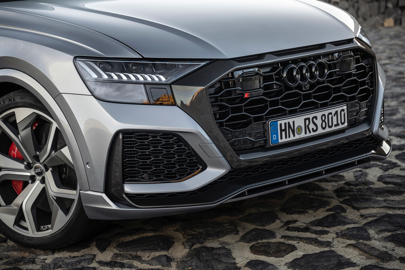 RS-specific octagonal singleframe grille