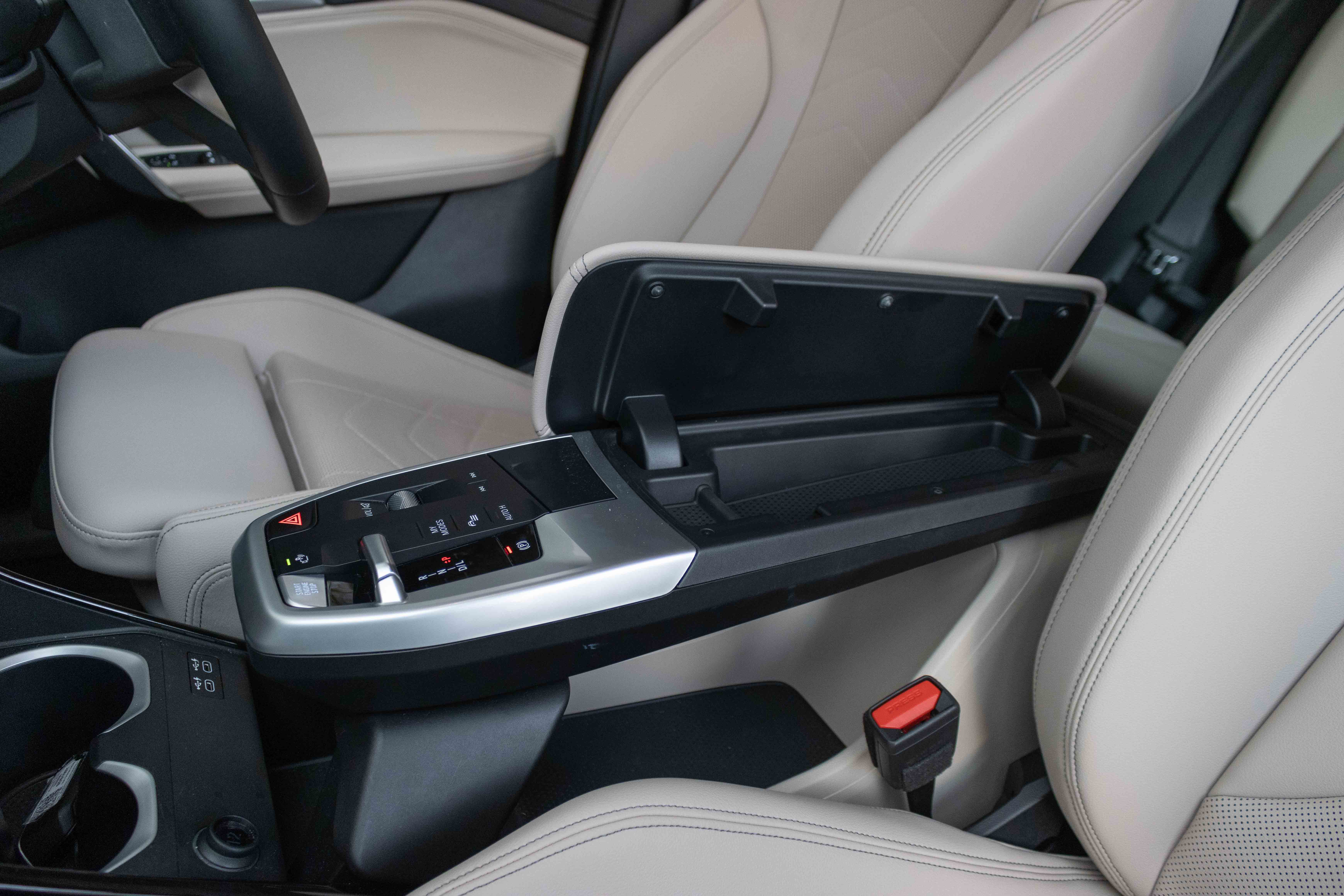 2022 BMW X1 sDrive16i xLine Singapore - LHD prioritised compartment