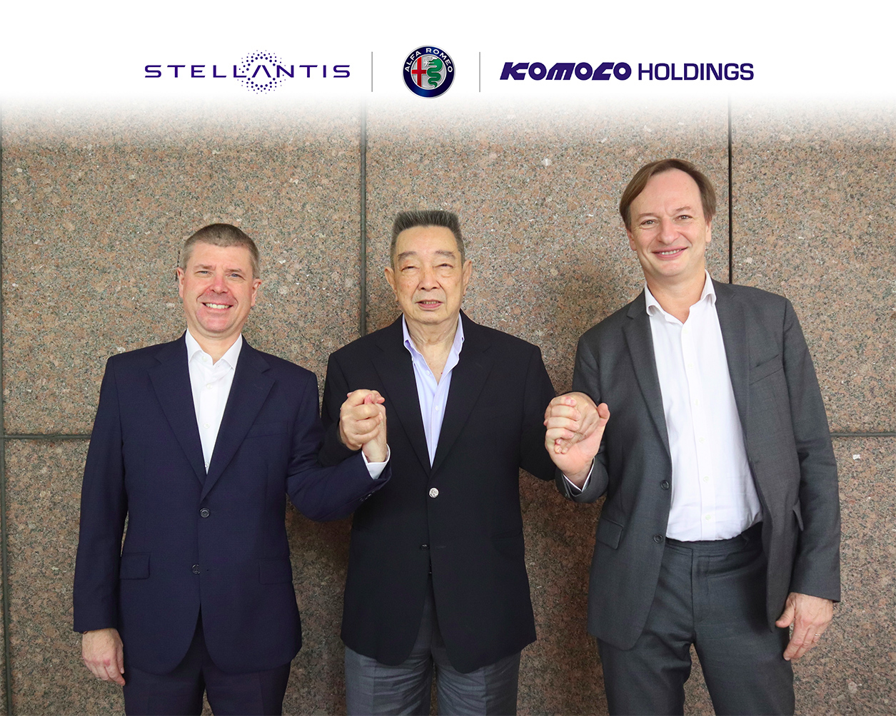 From left: Mr Christophe Musy, Head of ASEAN and General Distributors, Stellantis; Mr Teo Hock Seng, Komoco Holdings Executive Chairman; Mr Hugues Fabre, Head of Product Planning, ASEAN and General Distributors, Stellantis.