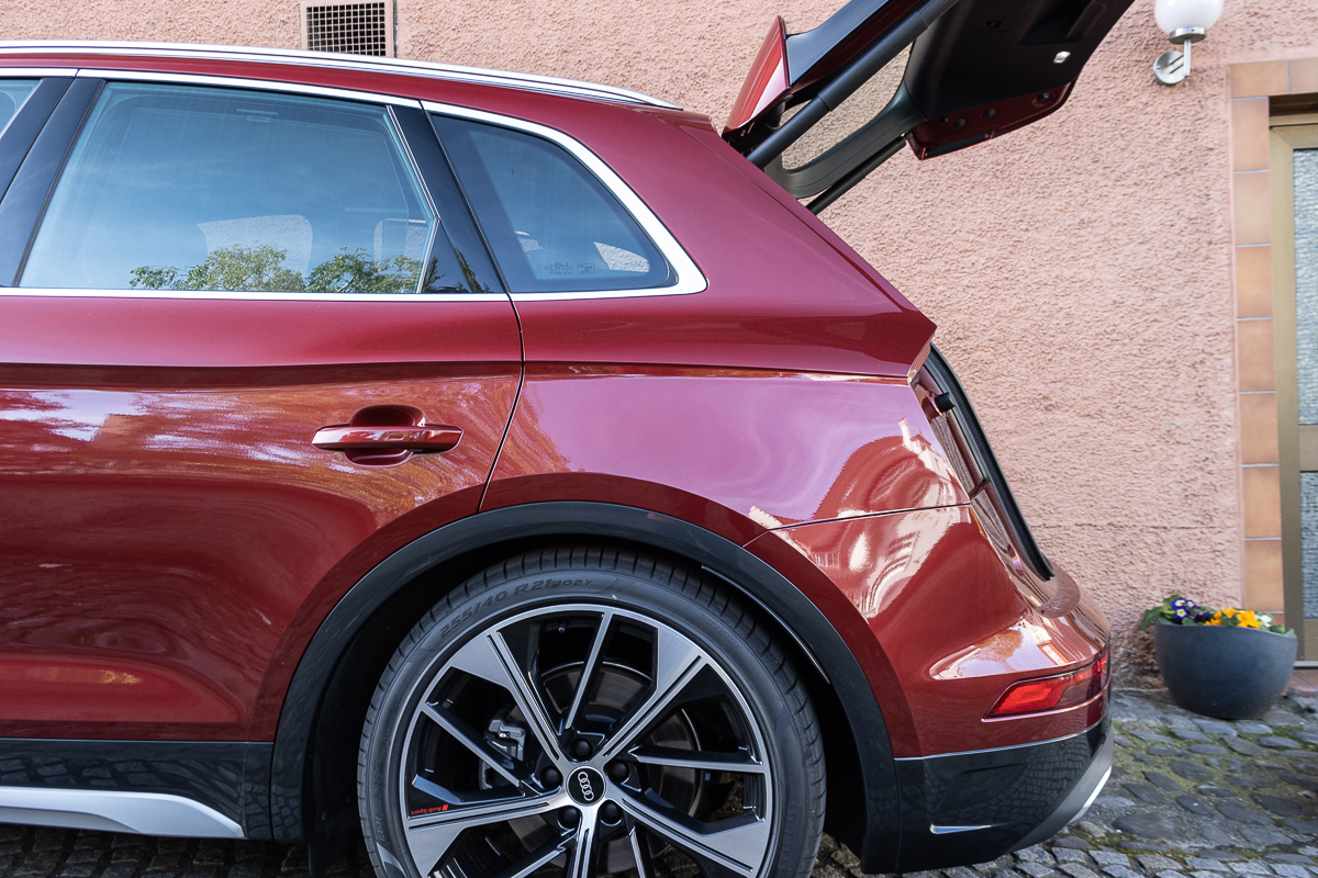 2022 Audi Q5 2.0 S Line Review Germany : Rear half-squat