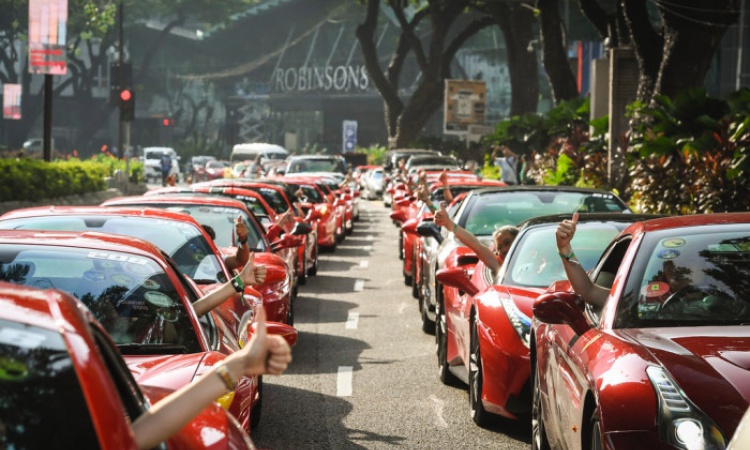 Traffic Gems : Ferrari Singapore's 10th Anniversary Parade