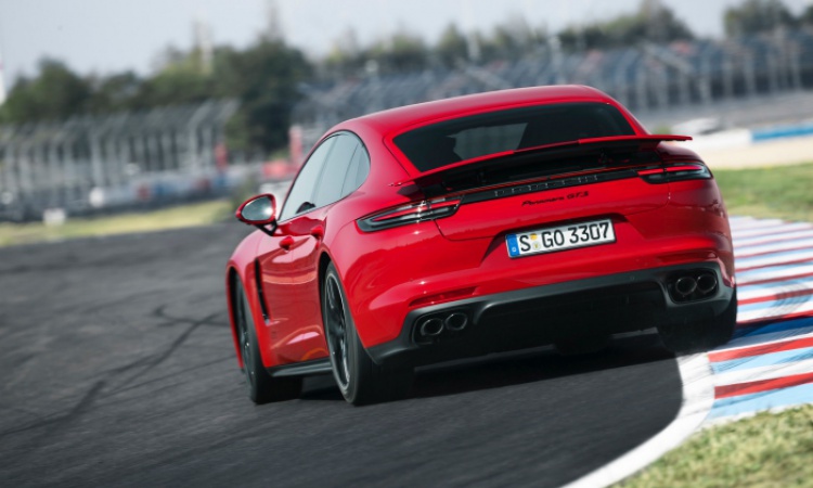 Black Label : Porsche Panamera GTS Driven [review]
